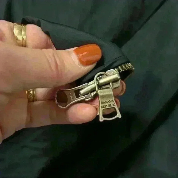 Ladies‎ Banana Republic blue jacket nylon and knit. Size large. - Picture 8 of 10